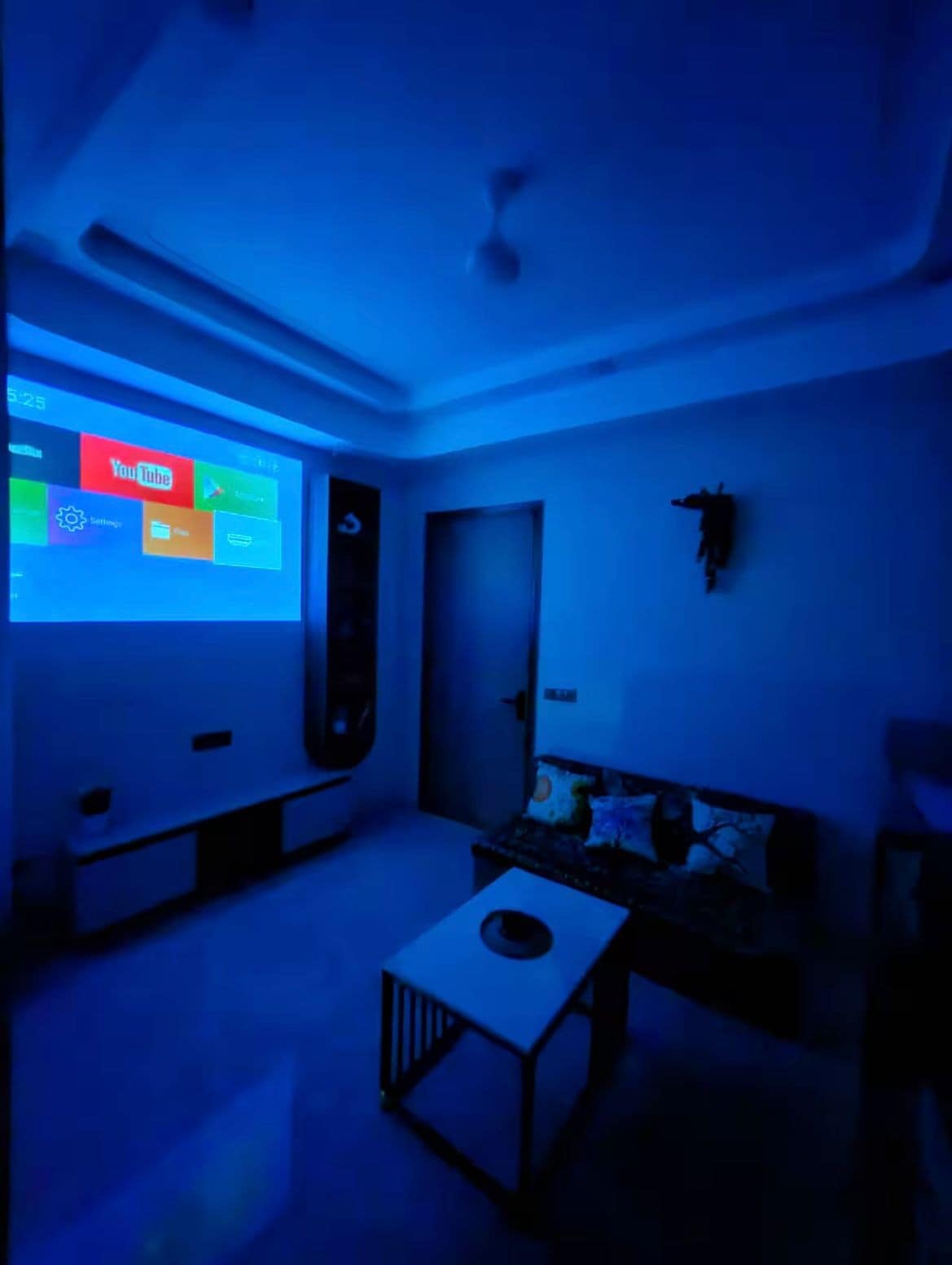 StayEasy Executive & Cozy 1bhk Balcony Apartment | DLF Phase 3 - Tap to explore photos