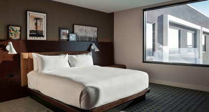 Hilton Buena Park Room Type - 1 KING BED
