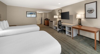 Best Western Plus Twin View Inn & Suites Room Type - Accessible - Suite 2 Doubles, Mobility Accessible, Bathtub, Work Desk With Power And Usb, Microwave 