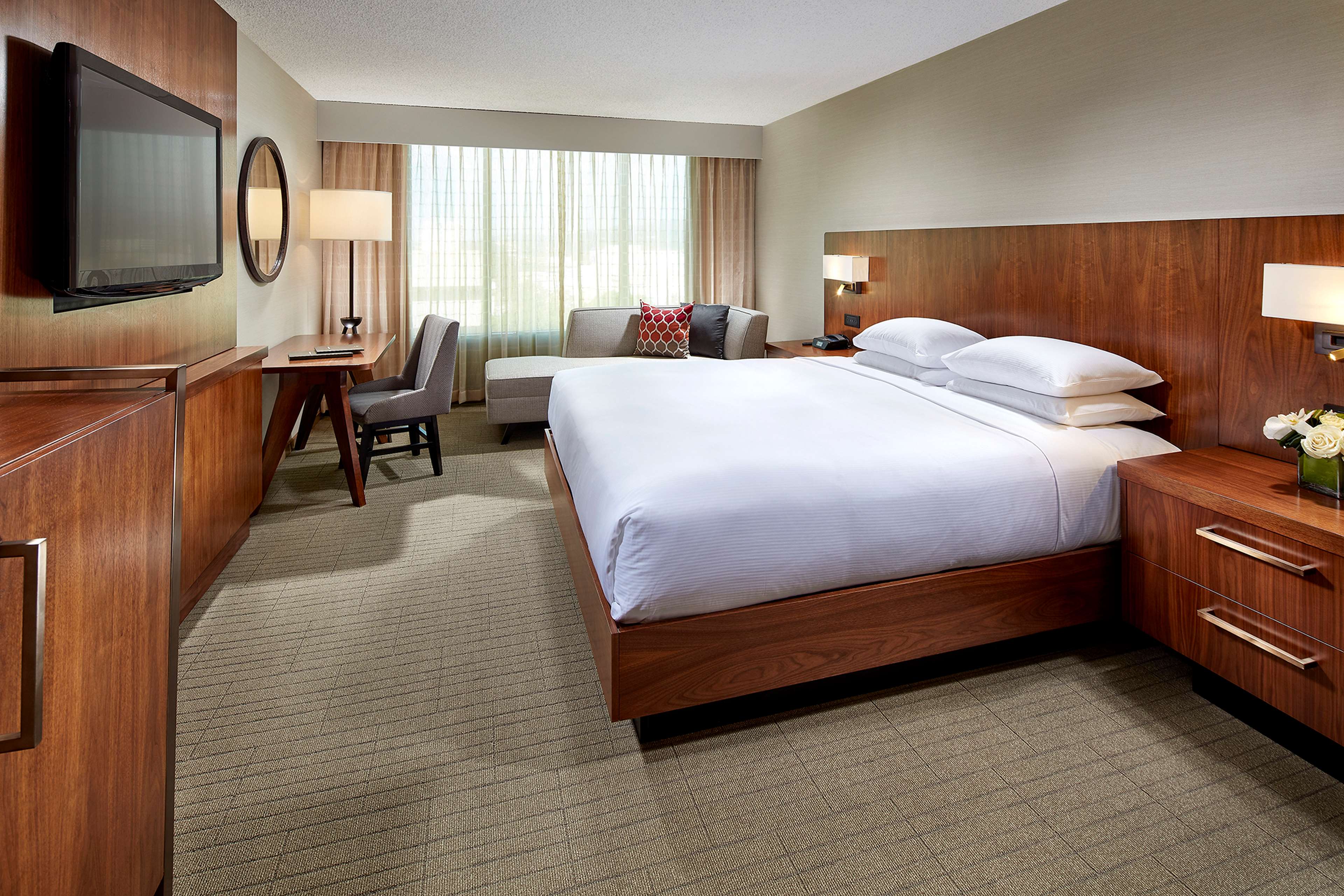 Hilton Pasadena - Tap to explore photos