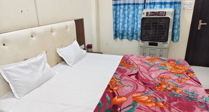 Shree dev kripa guest house Room Type - Bedroom 1 with hot water (geyser)