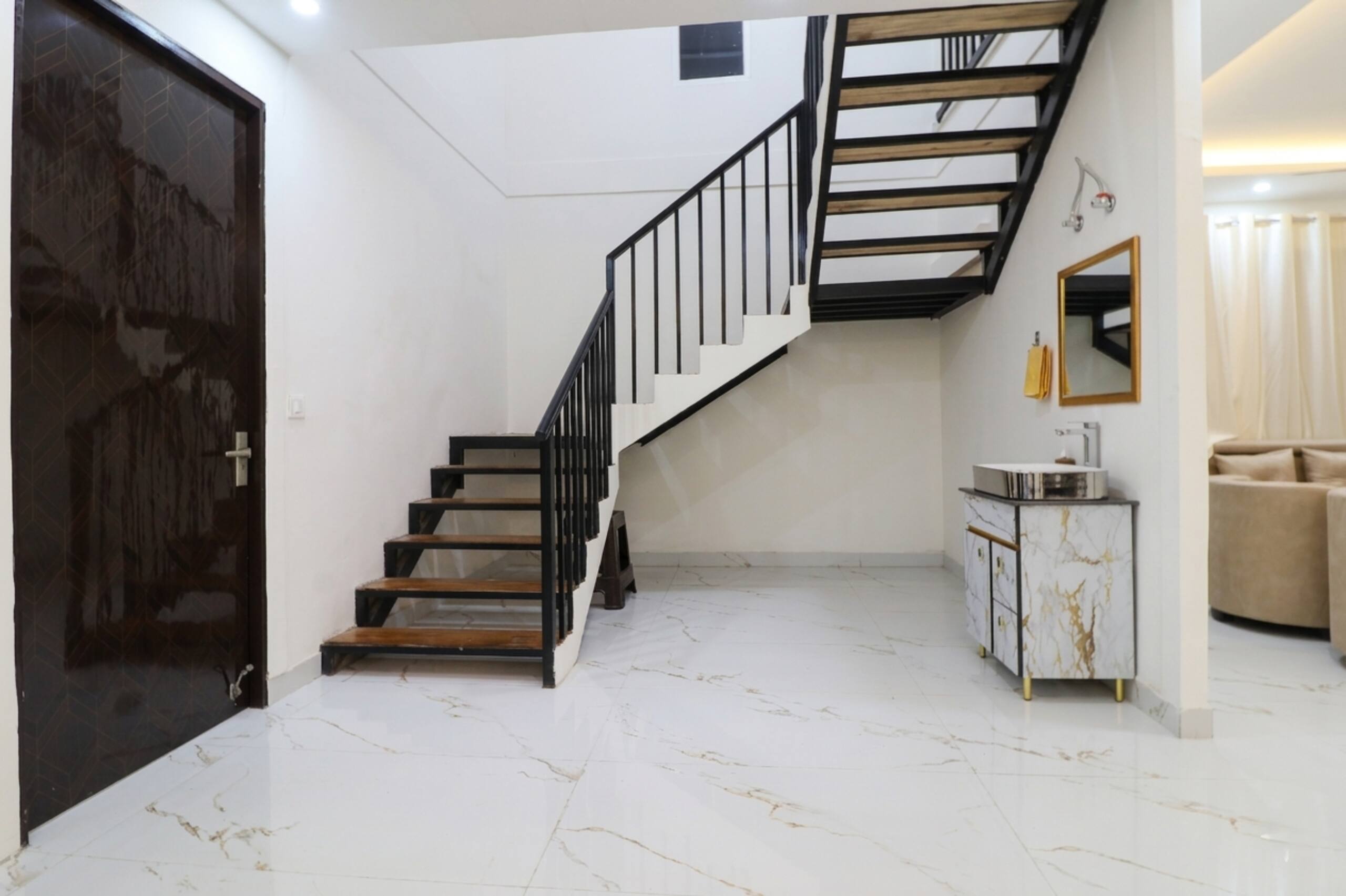 4 Bedroom Farmhouse With Private Pool In Noida - Tap to explore photos