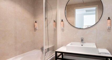 Mercure Rouen Champ-de-Mars Room Type - Privilege Room with 1 double bed and 1 double sofa bed