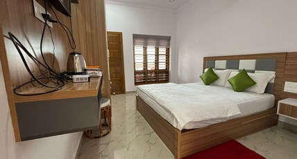 Punnamadakkaran Lakeshore Villas Room Type - AC Deluxe Room with Lake view Balcony
