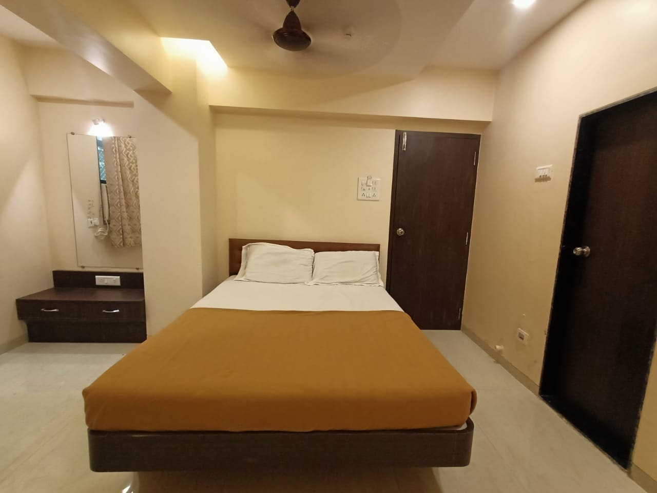 Girija Payyade Hotel - Tap to explore photos
