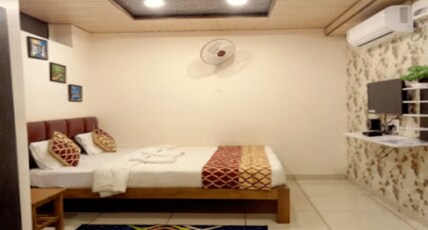 S S Comforts Room Type - Royal Queen