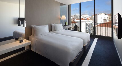 Doubletree by Hilton Lisbon Fontana Park Room Type - TWIN PATIO VIEW ROOM