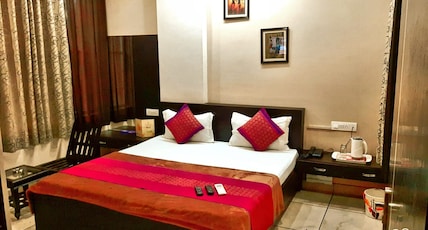 Hotel Shree Rajrajeshwar Palace Room Type - Deluxe Room AC