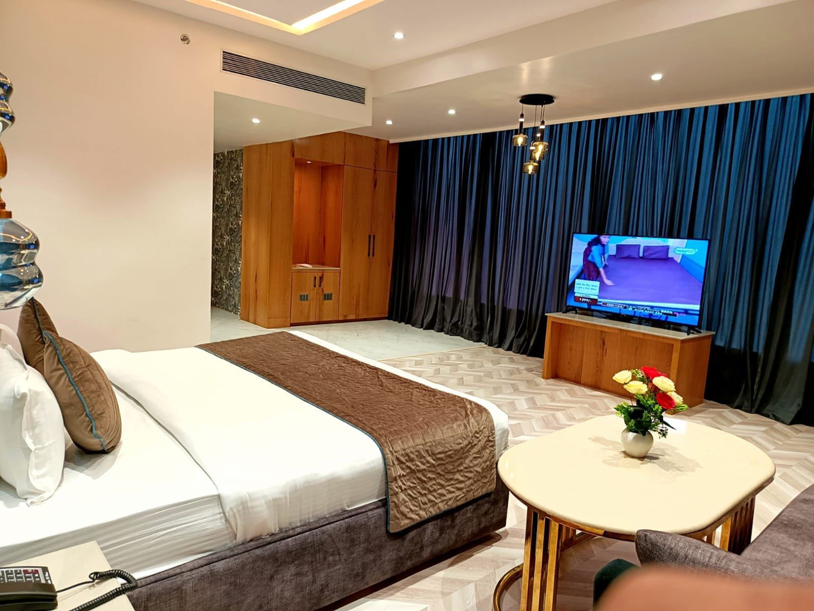 Hotel Intercity International - Tap to explore photos
