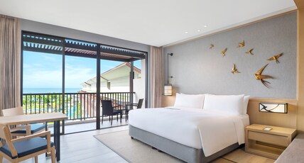 Le Meridien Khao Lak Resort & Spa Room Type - Large Guest room, 1 King, Pool view for 2 persons, extra person pays at hotel Le Meridien Khao Lak Resort & Spa Room Type - Large Guest room, 1 King, Pool view for 2 persons, extra person pays at hotel