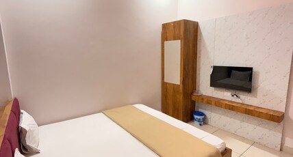 Hotel Koti Tirth Room Type - Deluxe Room