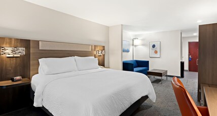 Holiday Inn Express Hotel & Suites Perry, an IHG Hotel Room Type - 1 King Bed Suite Sofa Bed Holiday Inn Express Hotel & Suites Perry, an IHG Hotel Room Type - 1 King Bed Suite Sofa Bed