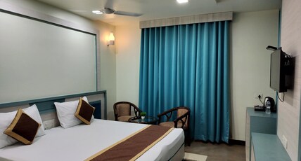 Aadrika Residency & Tandoor N Curry Room Type - Suite Room