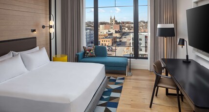 Canopy by Hilton Sioux Falls Downtown Room Type - CITY VW 1 KING HEARING ACC