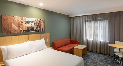 Mercure Melbourne Southbank Room Type - Standard Queen Room