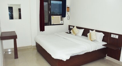 Bhavesh Home Stay Room Type - Deluxe room mountain view