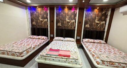 Radhe Palace Omkareshwar Room Type - Deluxe Family Room