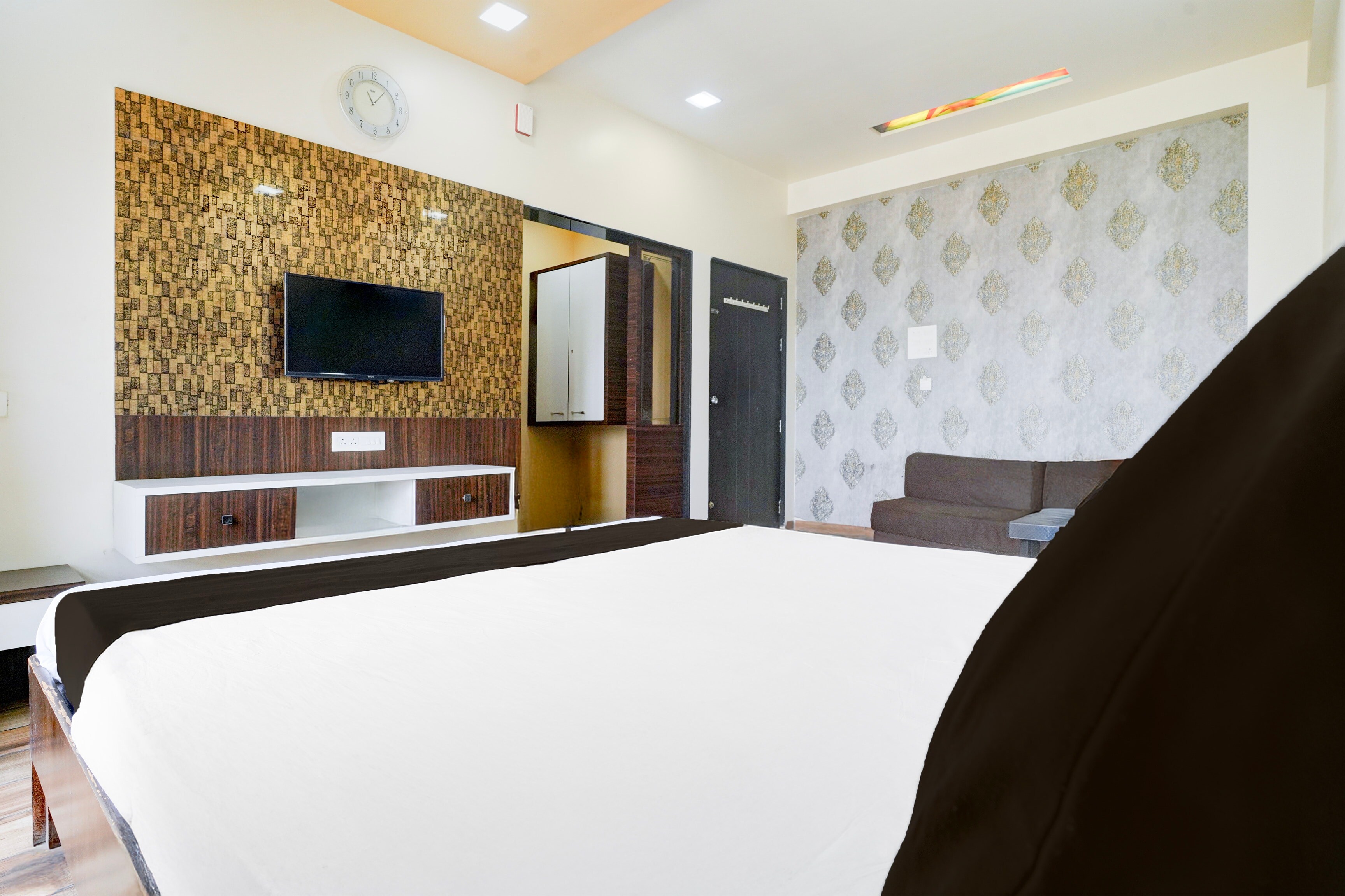 Hotel O Tanishq - Tap to explore photos