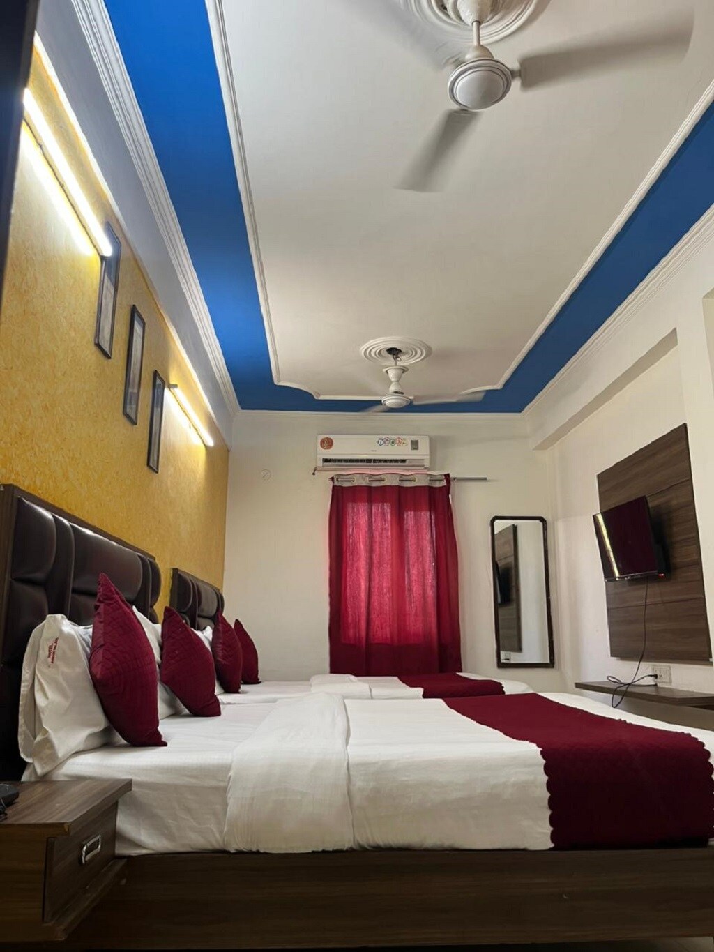 Hotel Ashok Palace 200m from Taj Mahal - Tap to explore photos