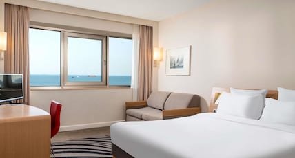 Novotel Istanbul Zeytinburnu Room Type - Standard Room With Queen Size Bed and Sofa Novotel Istanbul Zeytinburnu Room Type - Standard Room With Queen Size Bed and Sofa