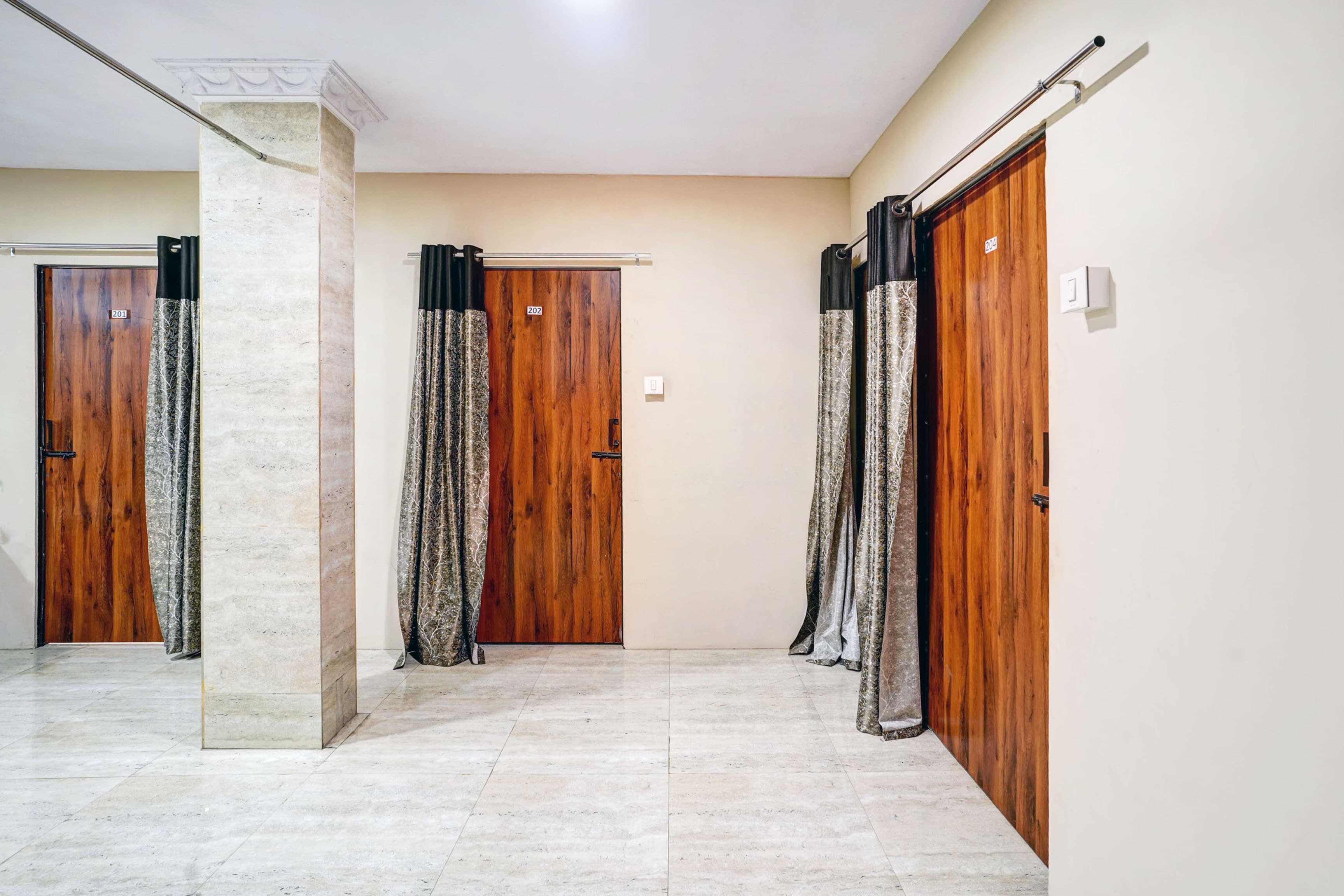 Super Hotel O Shyama Palace - Tap to explore photos