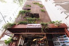 9 Hostel and Bar