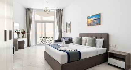 Unlock Waters Edge Room Type - Studio with Canal View