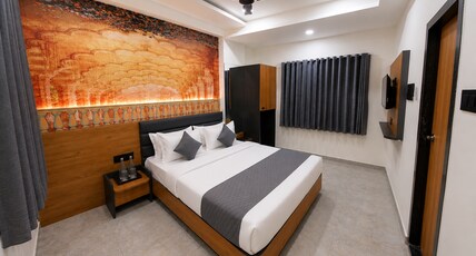 Hotel Shree Dwarka Room Type - Deluxe Room