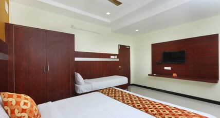 HOTEL RAMCHARAN RESIDENCY Room Type - Deluxe 3 Bedded AC Family Room