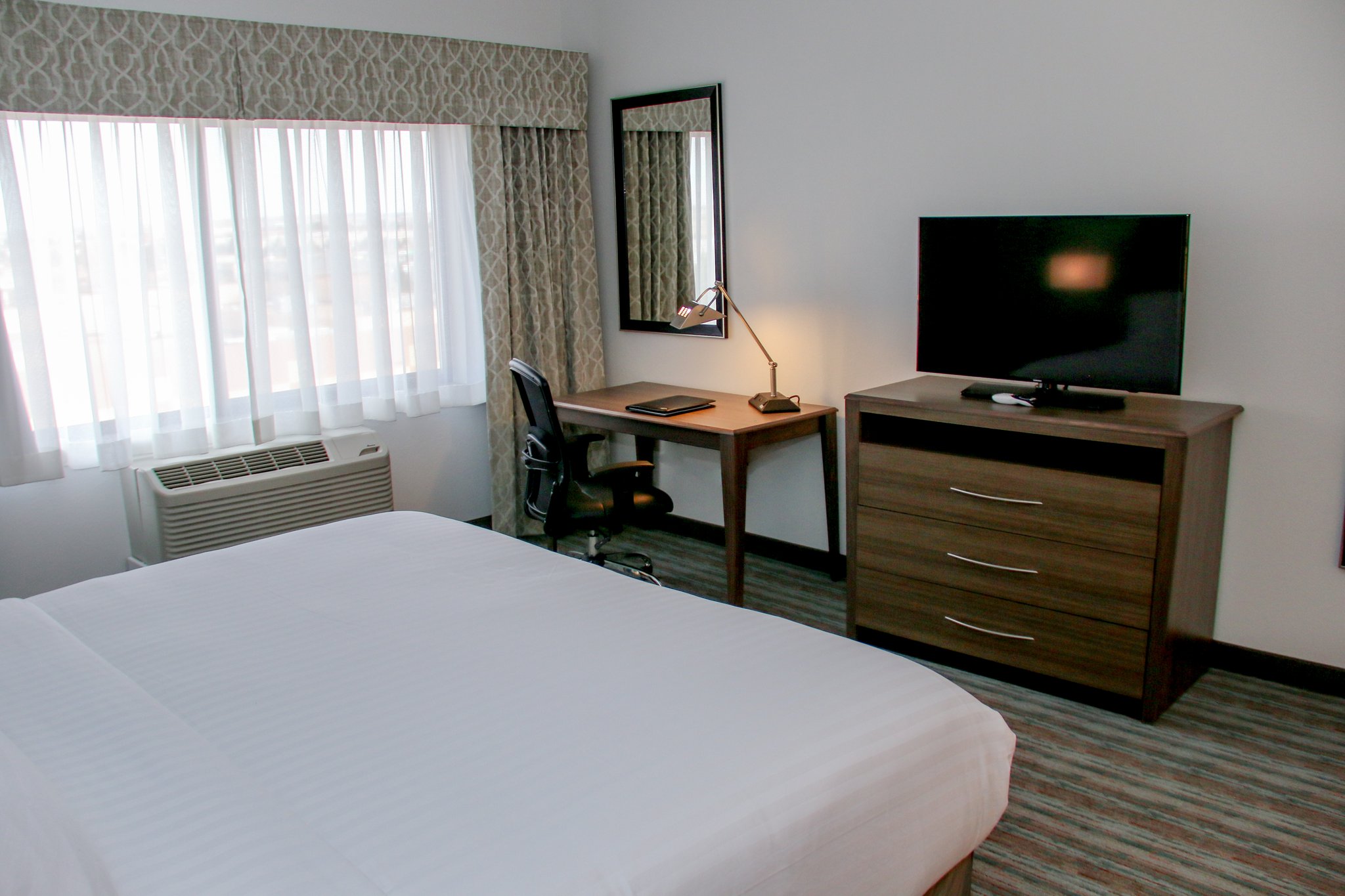Holiday Inn Hotel & Suites DENVER TECH CENTER-CENTENNIAL - Tap to explore photos