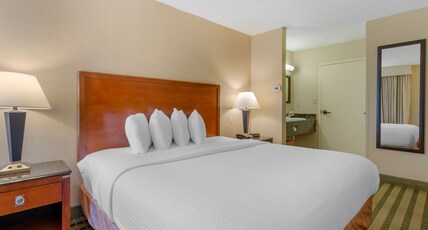 Best Western North Roanoke Room Type - 1 King Bed, Non-Smoking, Microwave And Refrigerator, High Speed Internet Access, Full Breakfast