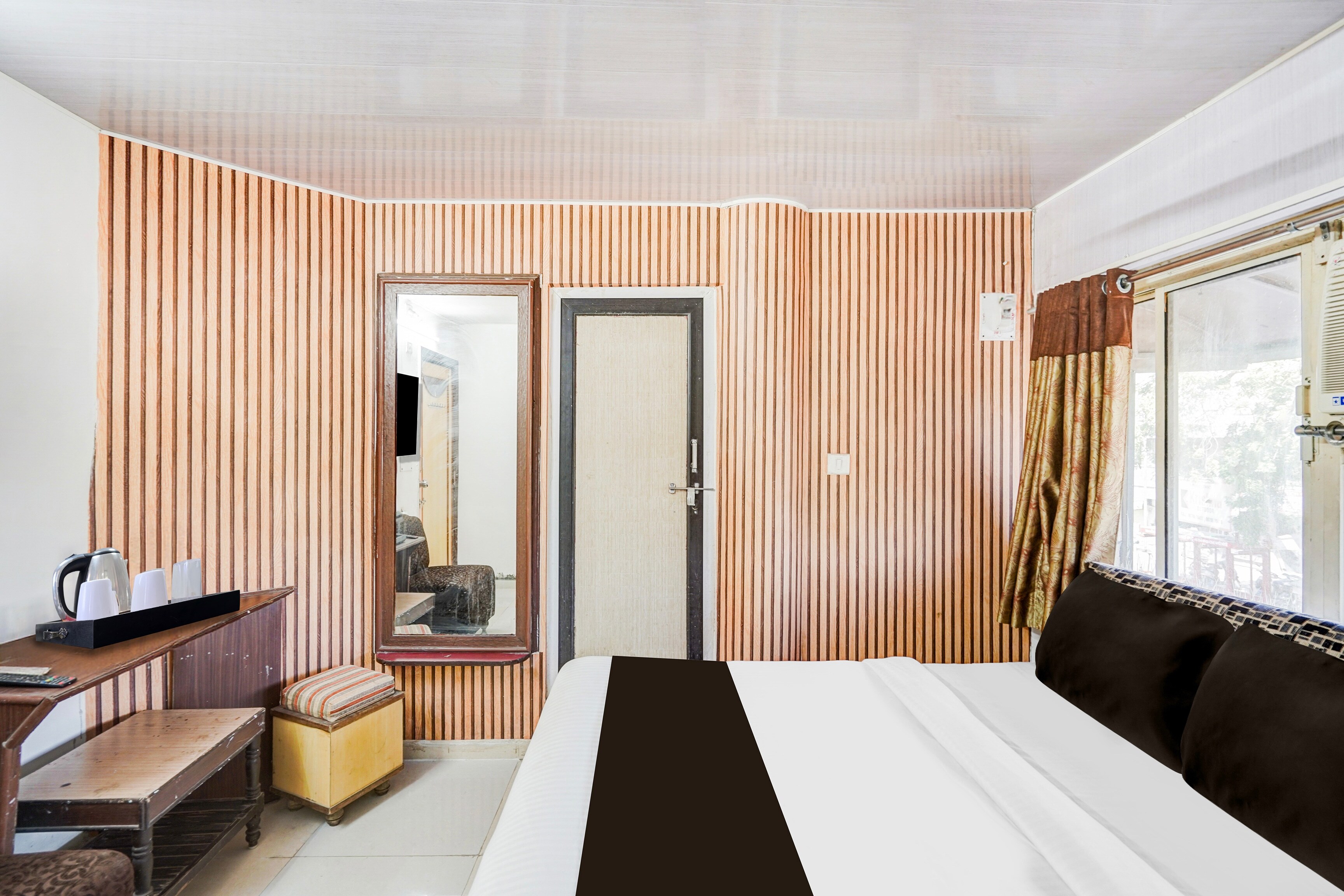 Collection O Maninagar East Formerly Maninagar Residency - Tap to explore photos