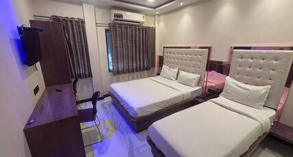 Hotel Airport Crown Room Type - Deluxe Triple Room