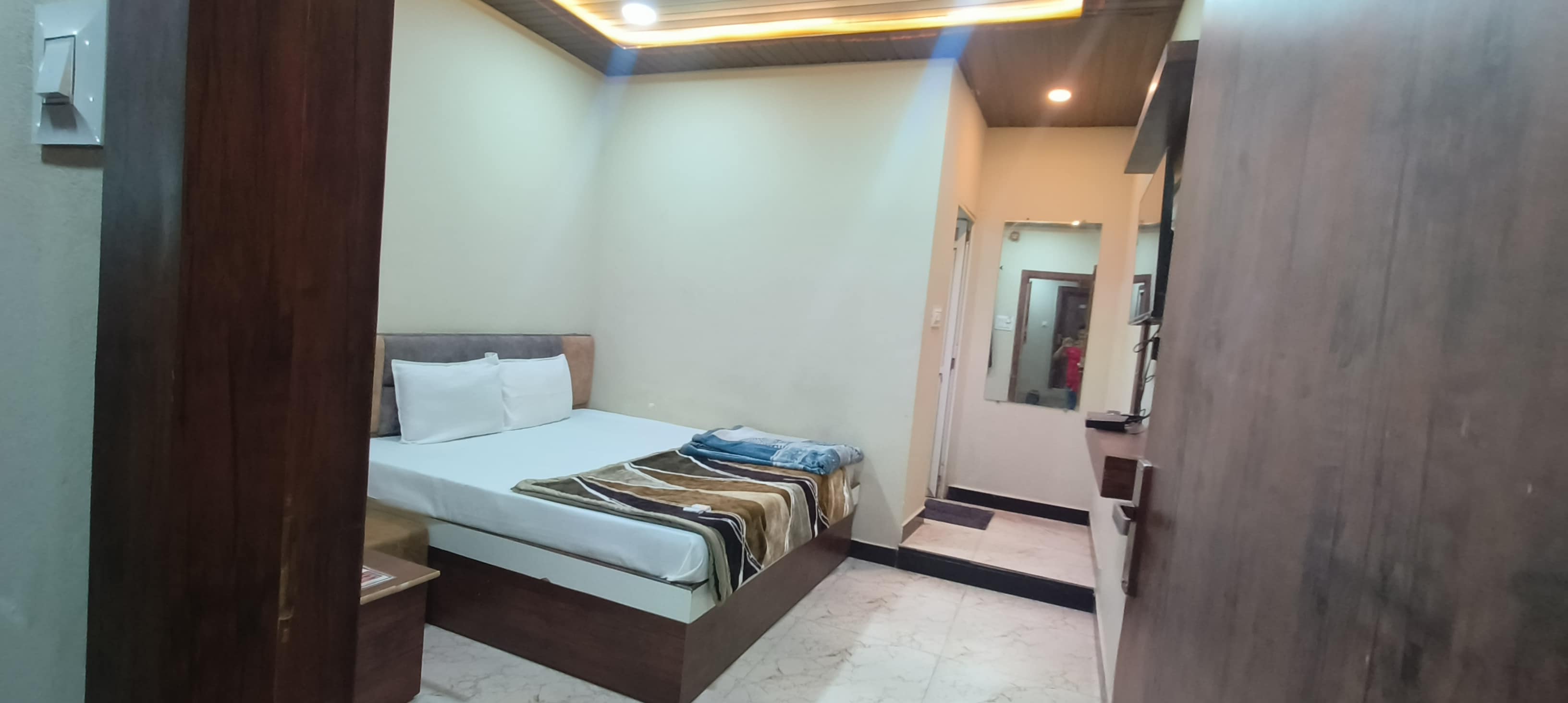 HOTEL SHREE DATTADHAM PALACE - Tap to explore photos