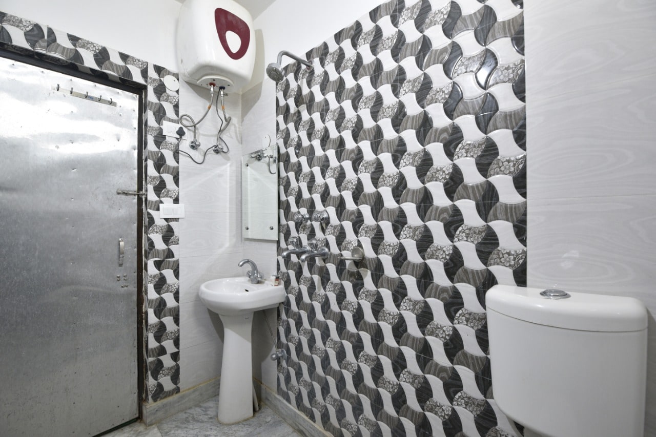 Hotel Sunshine - Tap to explore photos