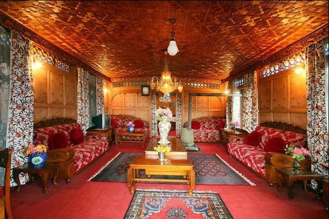 Taj Mahal Houseboats - Tap to explore photos
