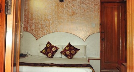 Hotel Sidharath Room Type - Deluxe Room