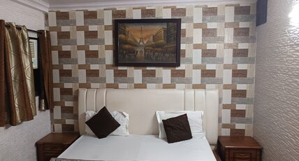 Hotel White Palace Nizamuddin Room Type - Deluxe  Room with AC