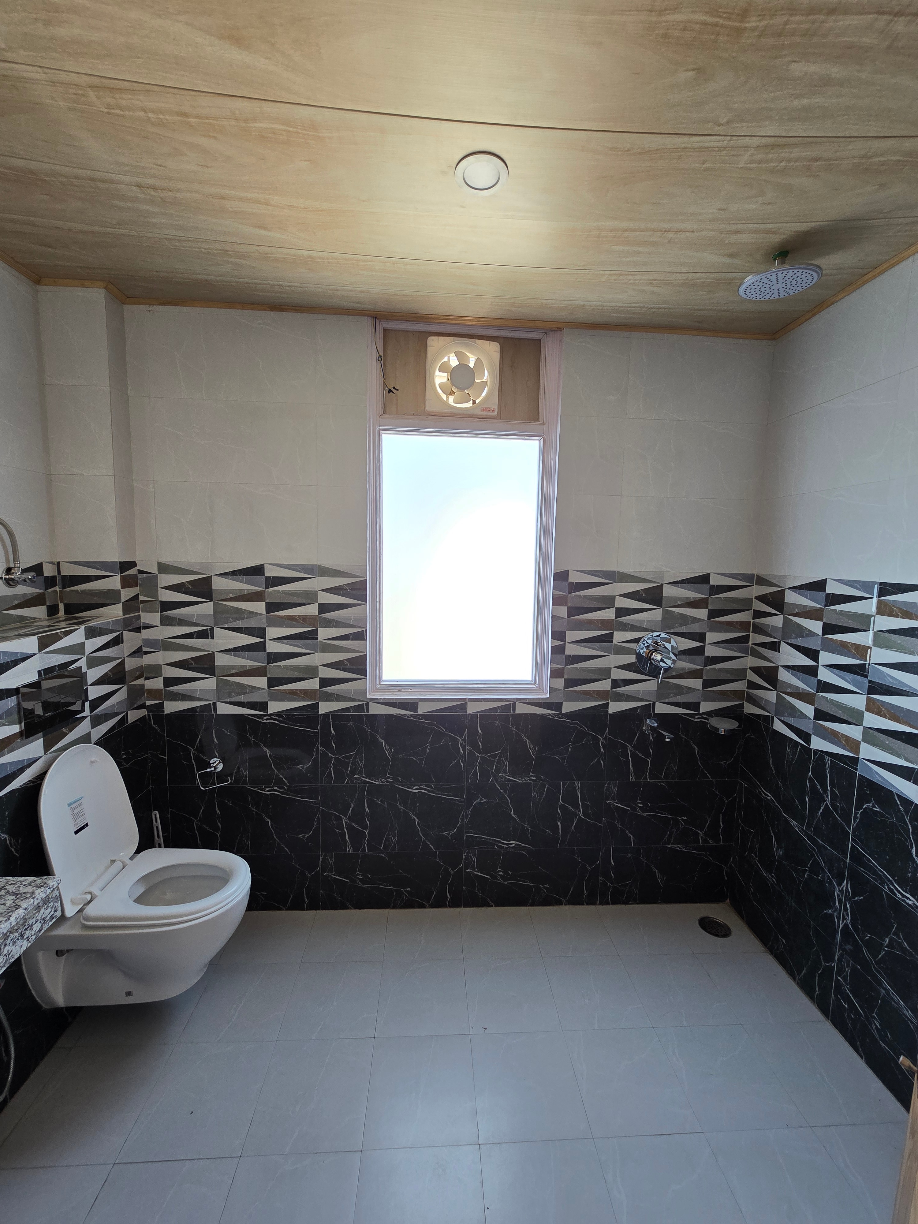 DNS Villas Manali 3bhk floor - Tap to explore photos