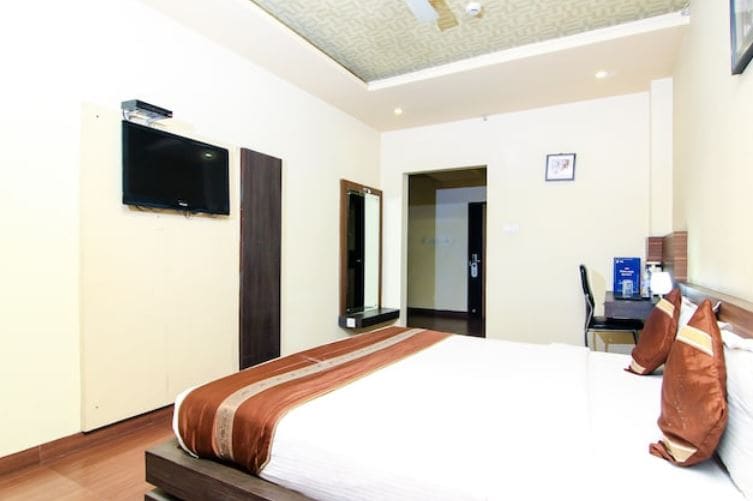 Hotel Continental - Tap to explore photos