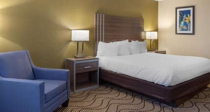 Best Western Heritage Inn Room Type - 1 King Bed, Non-Smoking, Pet Friendly Room, Refrigerator, Wi-Fi, Full Breakfast