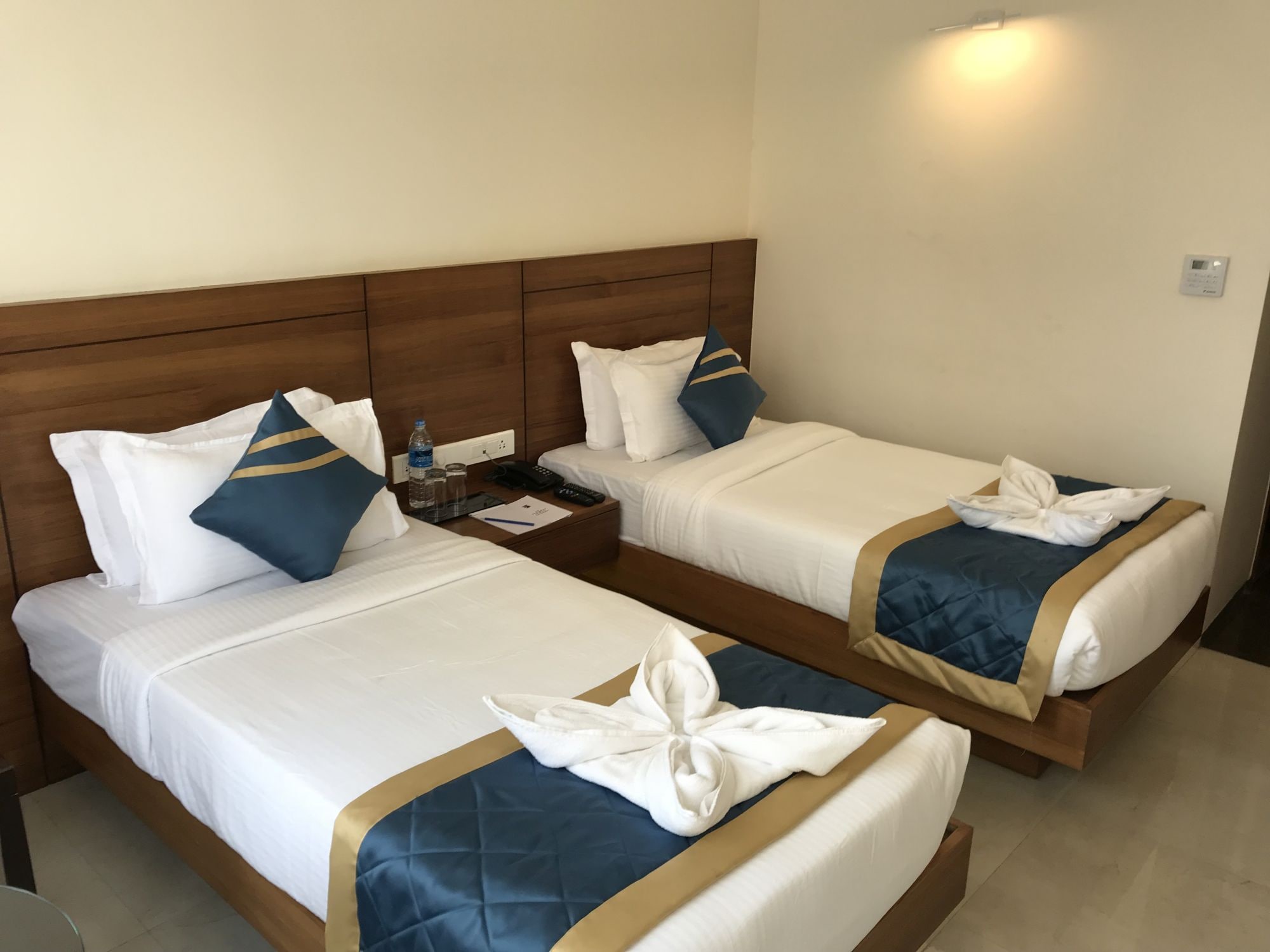 Heaven View Clark Inn Kanpur - Tap to explore photos