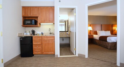 Best Western La Plata Inn Room Type - Suite-1 Double Bed, Non-Smoking, Sofabed, Flat Screen Television, High Speed Internet Access, Microw