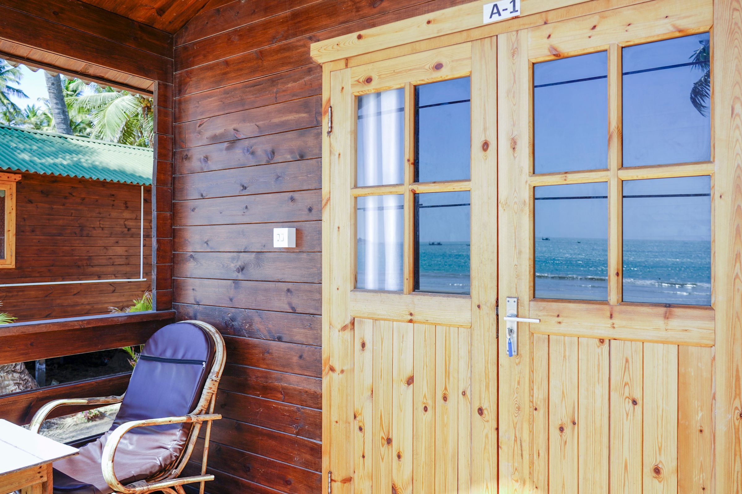 Roundcube Beach Bungalows | Rooms & Wi-Fi - Tap to explore photos