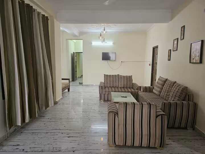 R202 3BHK in Krishna Nagar Lucknow - Tap to explore photos