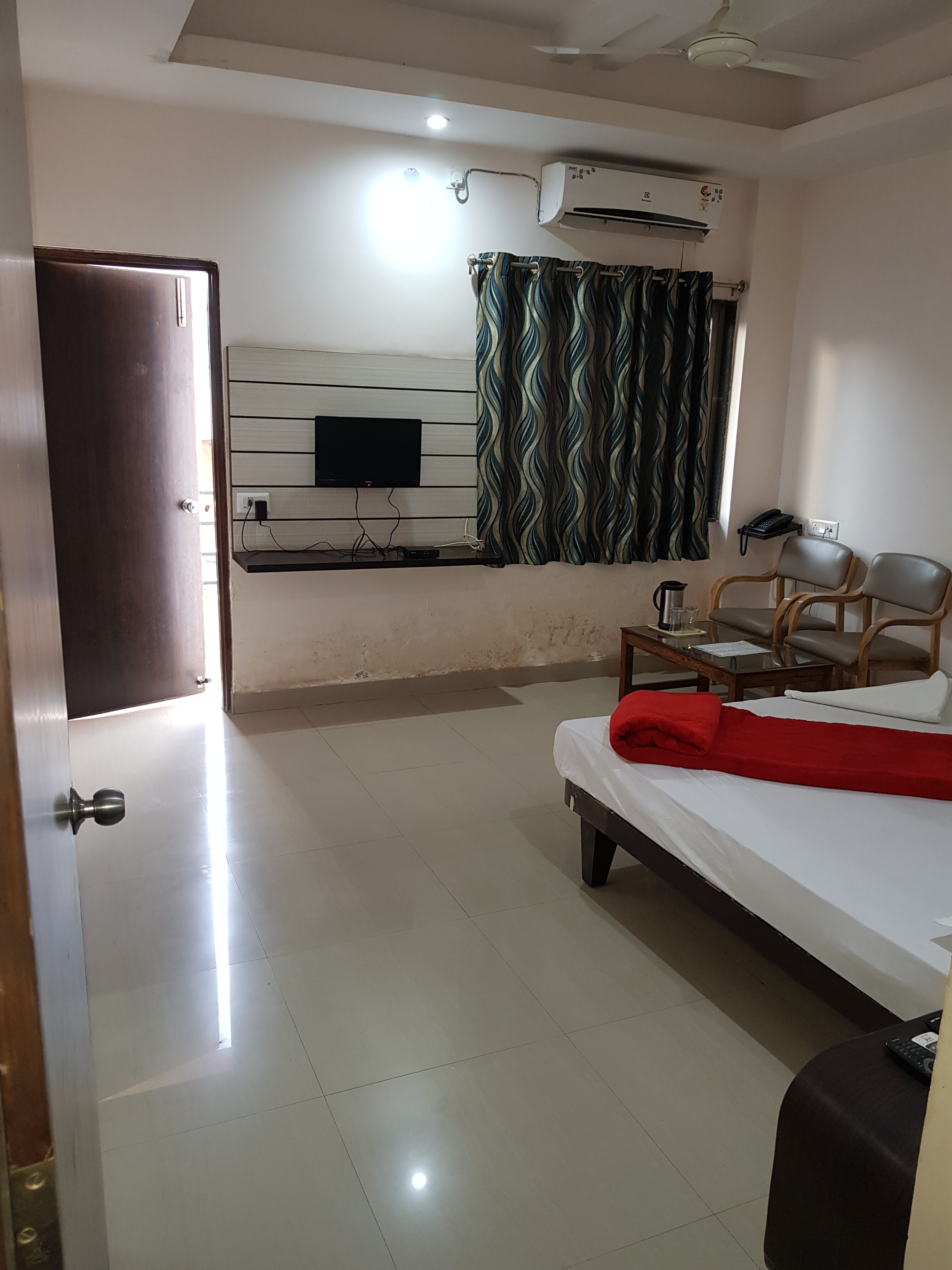 Hotel Kanchan - Tap to explore photos