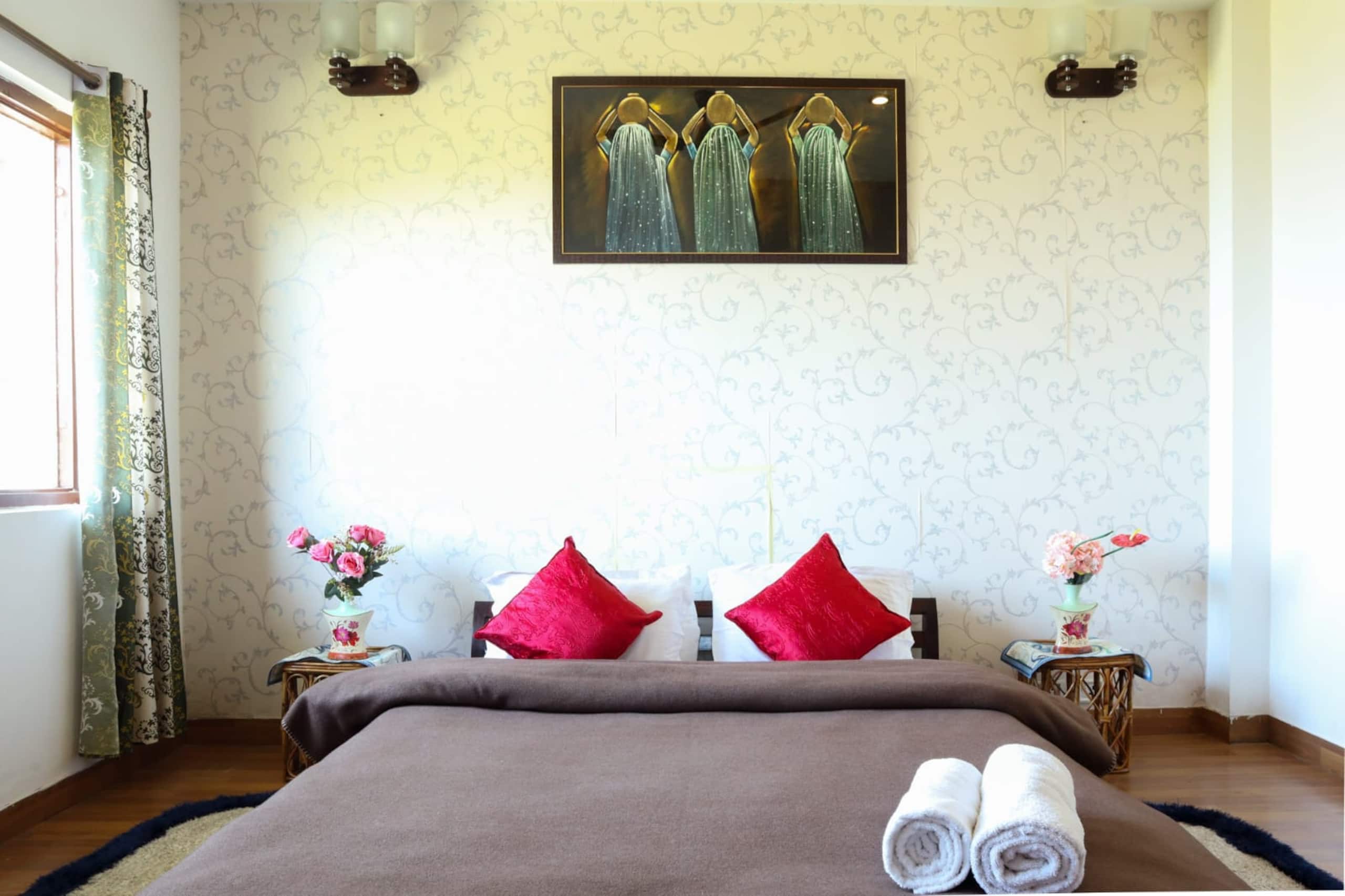 Stay Pal Be Vi 3BHK Pvt cottage near Ranikhet - Tap to explore photos