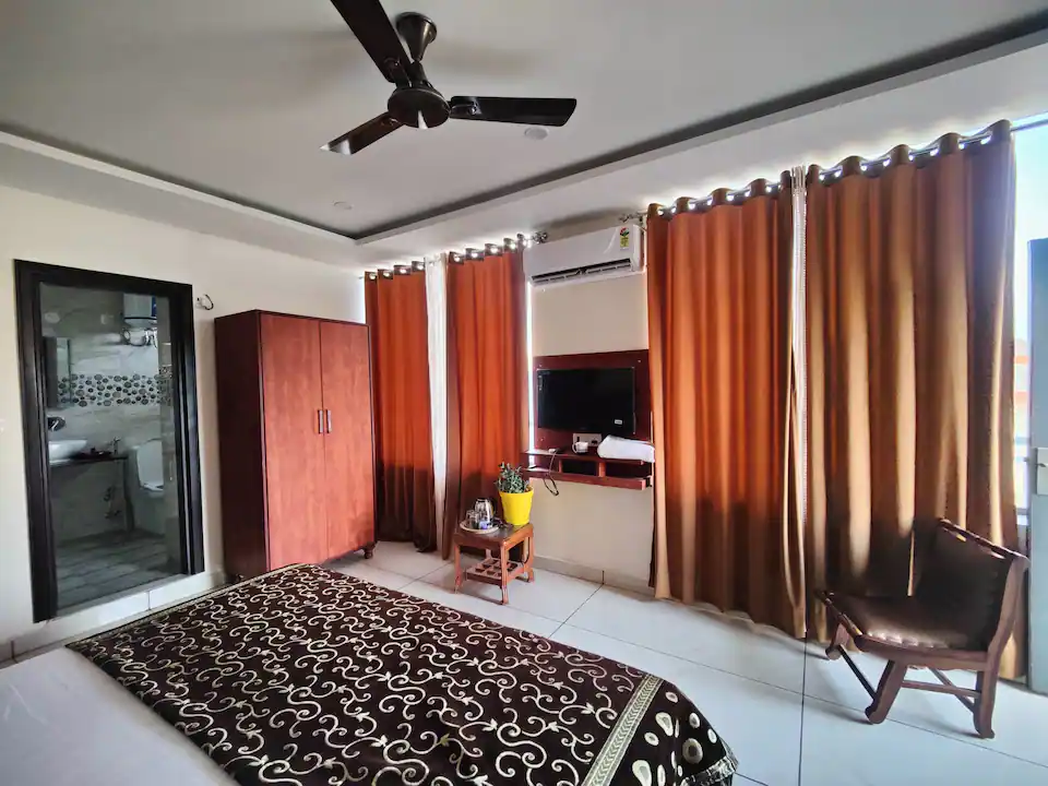 Dadhwal BnB Near HPCA Stadium Dharmashala - Tap to explore photos