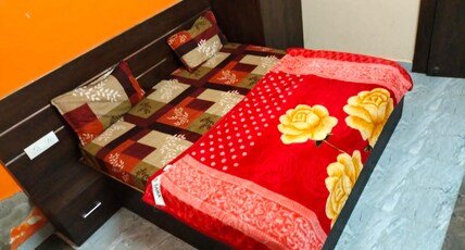 TRPOTELS Krishna Palace Room Type - DELUXE