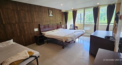 Tea Dale Room Type - Family Room Balcony Tea Estate View